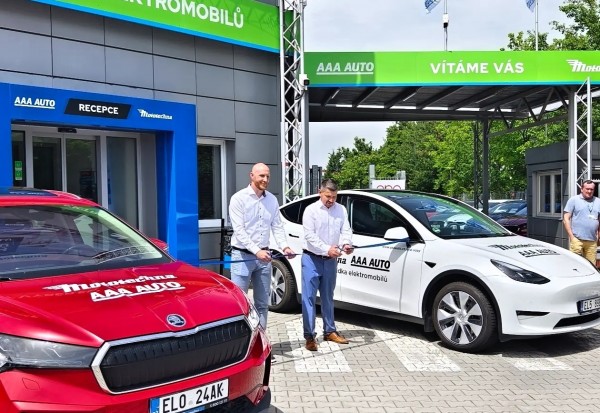 AAA AUTO otevřelo nové centrum elektrických vozů v Čestlicích