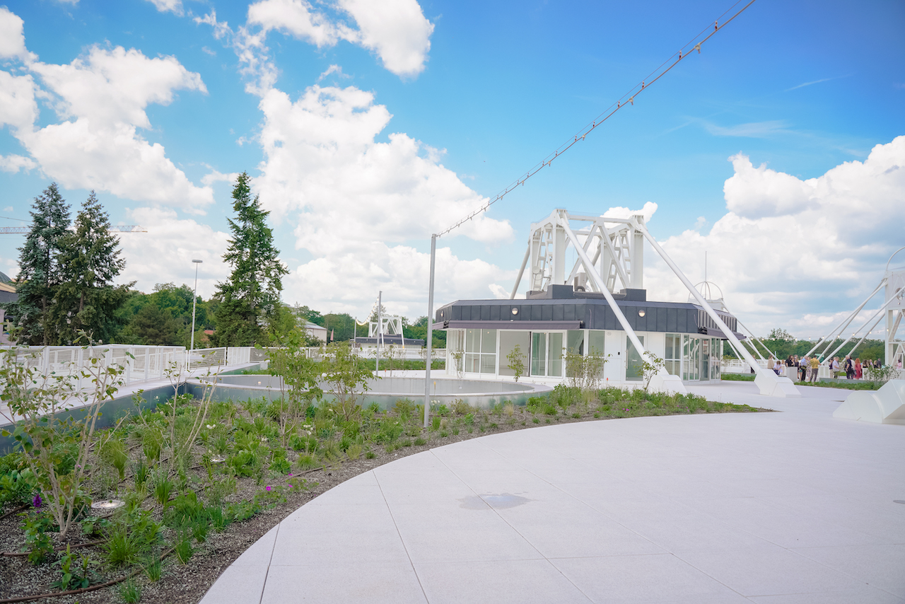 Střechy Křižíkových pavilonů Na Výstavišti se proměnily v zelené pobytové terasy pro relax, zábavu i akce
